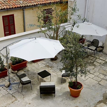 Cortile Antico Aparthotel Trapani Luaran gambar