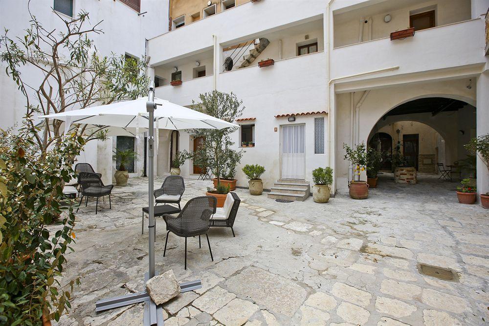 Cortile Antico Aparthotel Trapani Luaran gambar