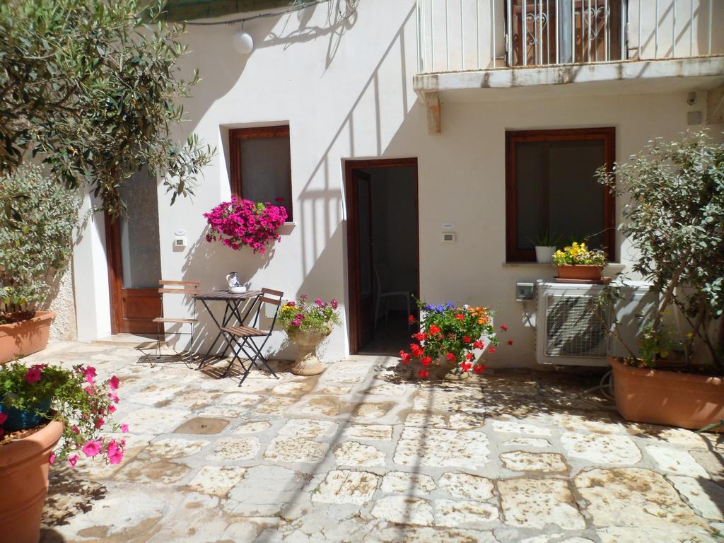 Cortile Antico Aparthotel Trapani Luaran gambar