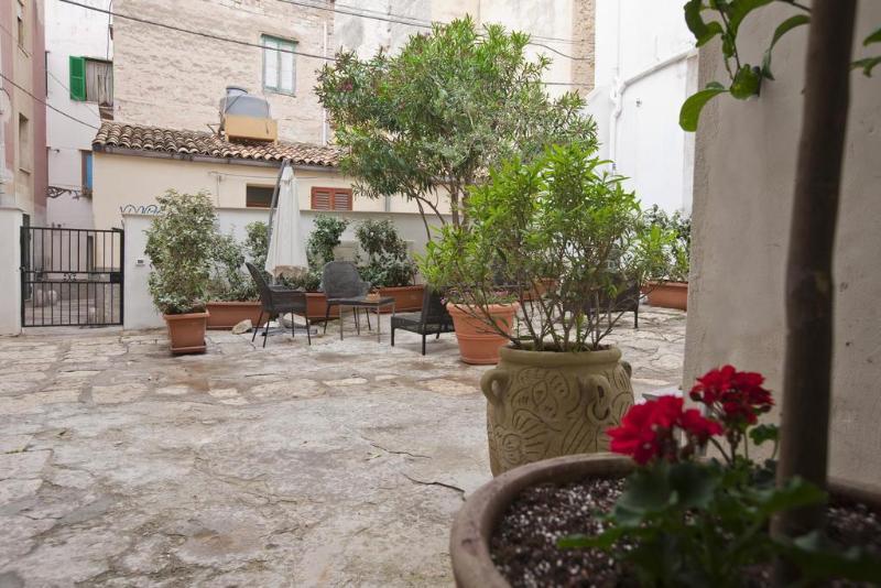 Cortile Antico Aparthotel Trapani Luaran gambar