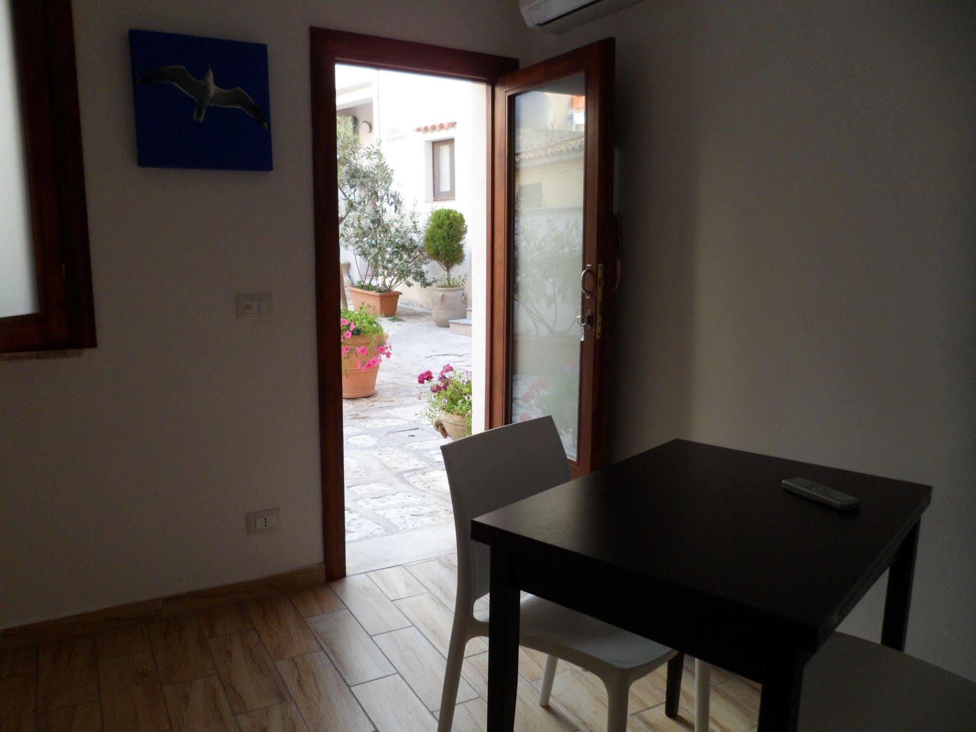 Cortile Antico Aparthotel Trapani Luaran gambar