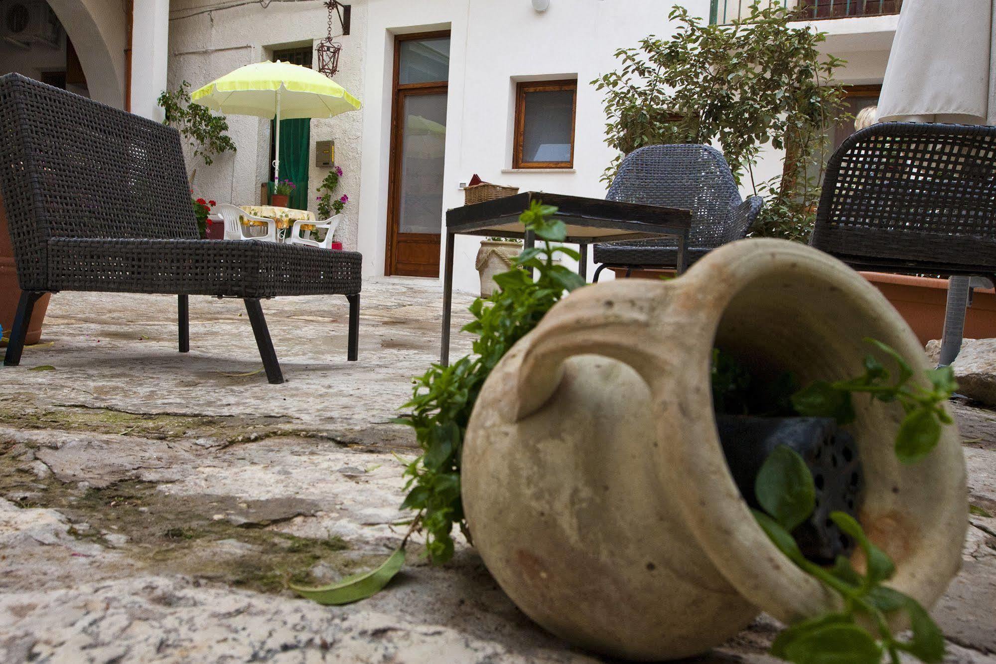 Cortile Antico Aparthotel Trapani Luaran gambar